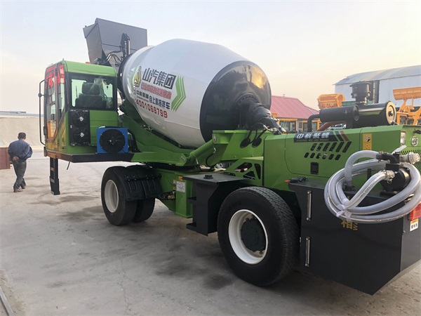 <b>如何檢查自上料混凝土攪拌車的系統(tǒng)</b>