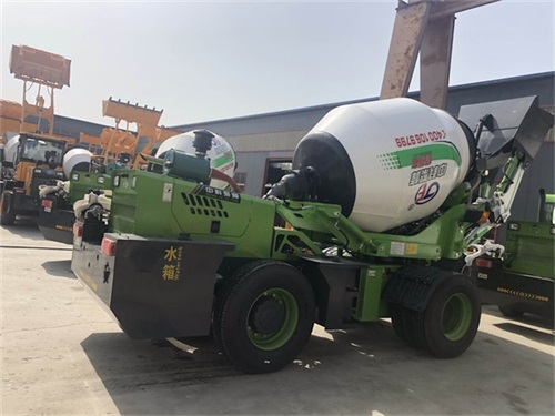 <b>混凝土攪拌車 可在復雜地形移動</b>