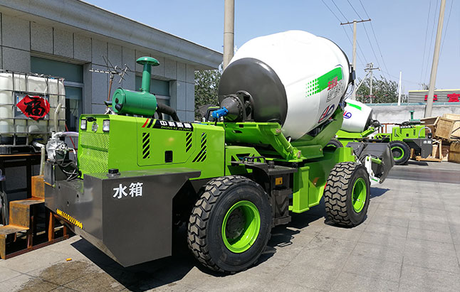 自動上料混凝土攪拌車